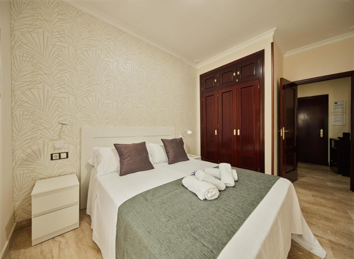 Tavira Little